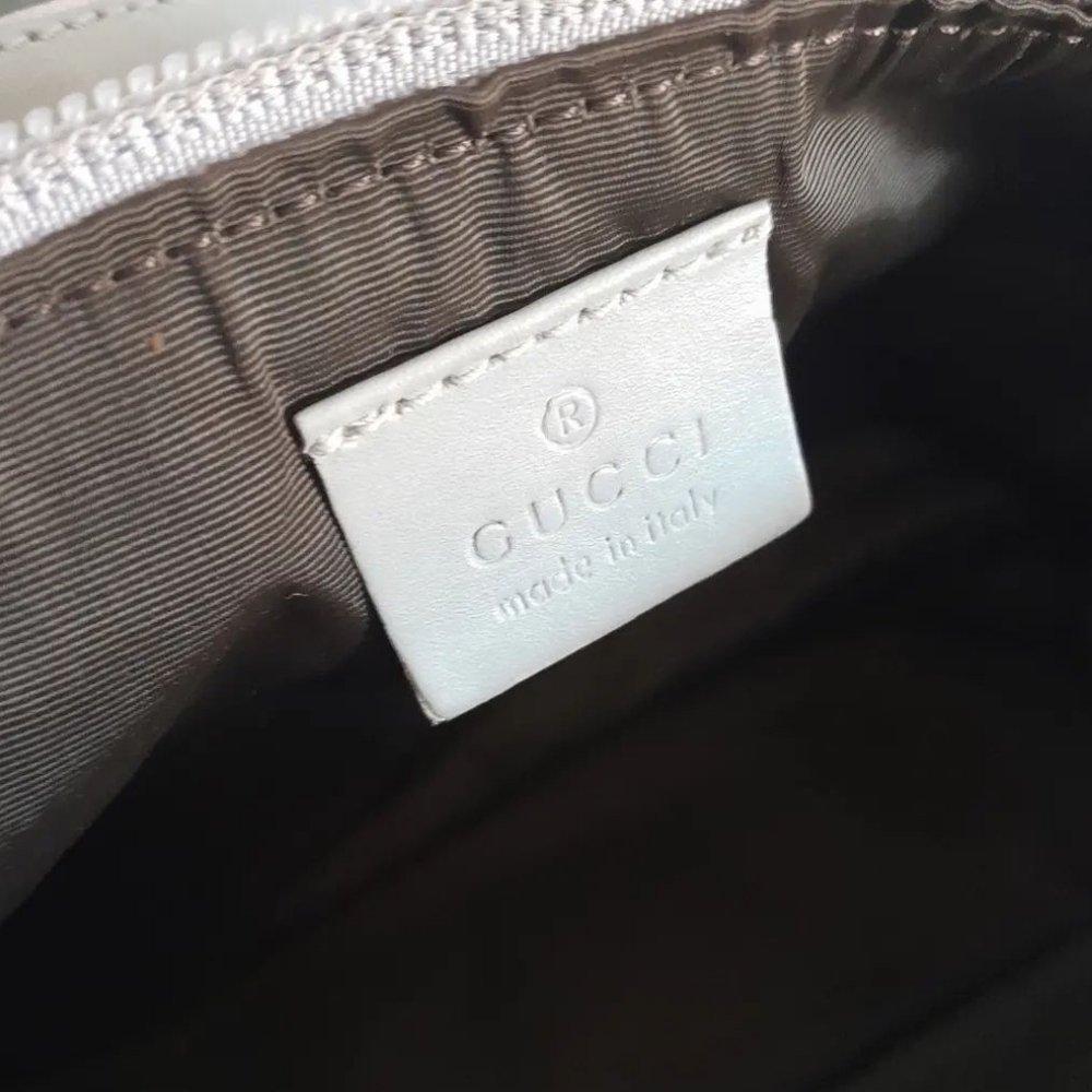 GUCCI Boat Pochette in Lilac. - Picture 5 of 7
